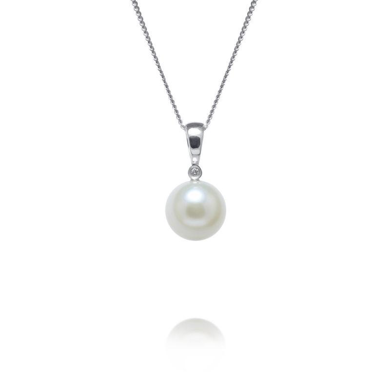 18ct white gold pearl and diamond set necklace