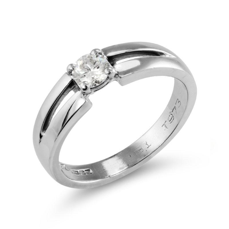 Pre-owned Platinum Diamond Ring